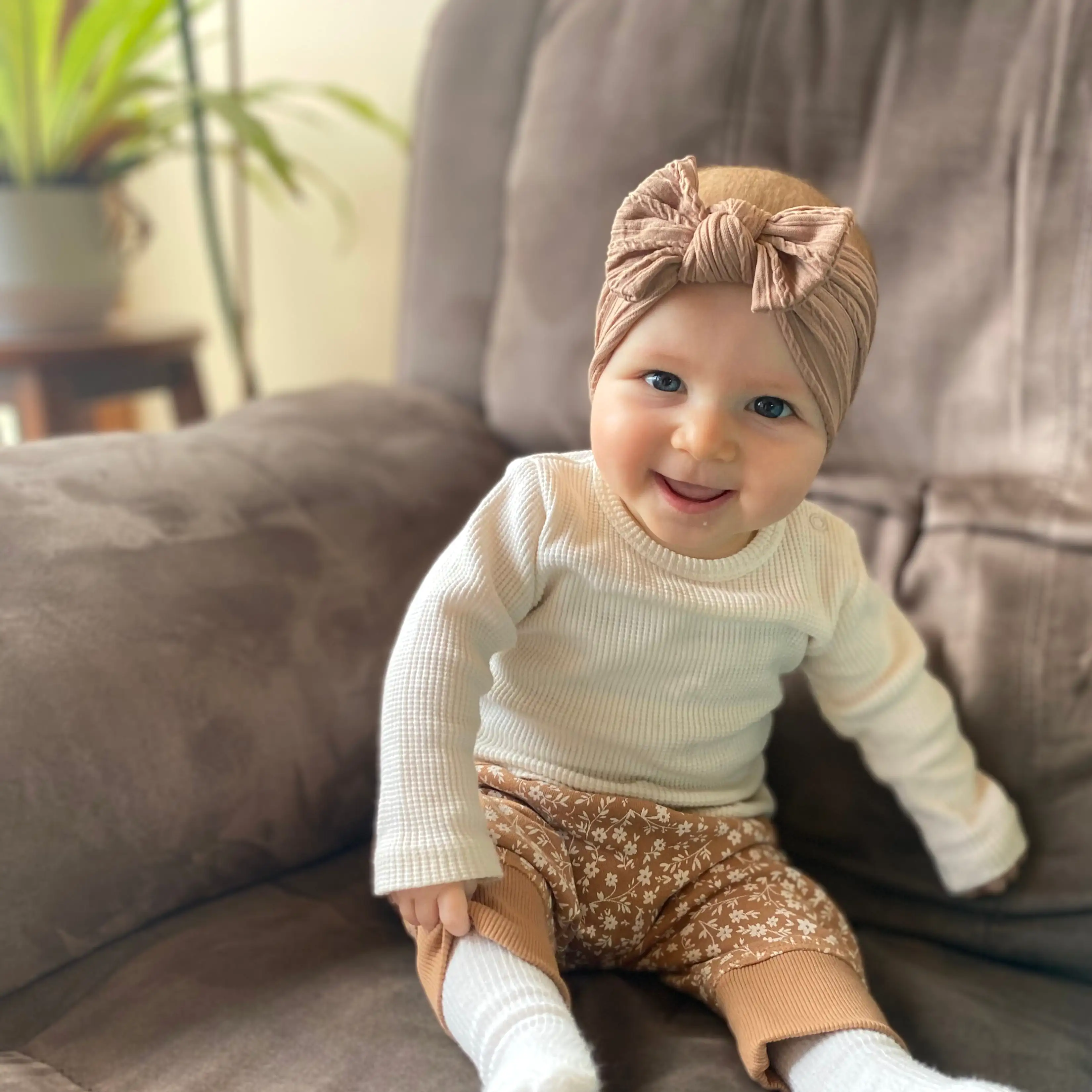 Baby Top Knot Single Bow Headband Latte