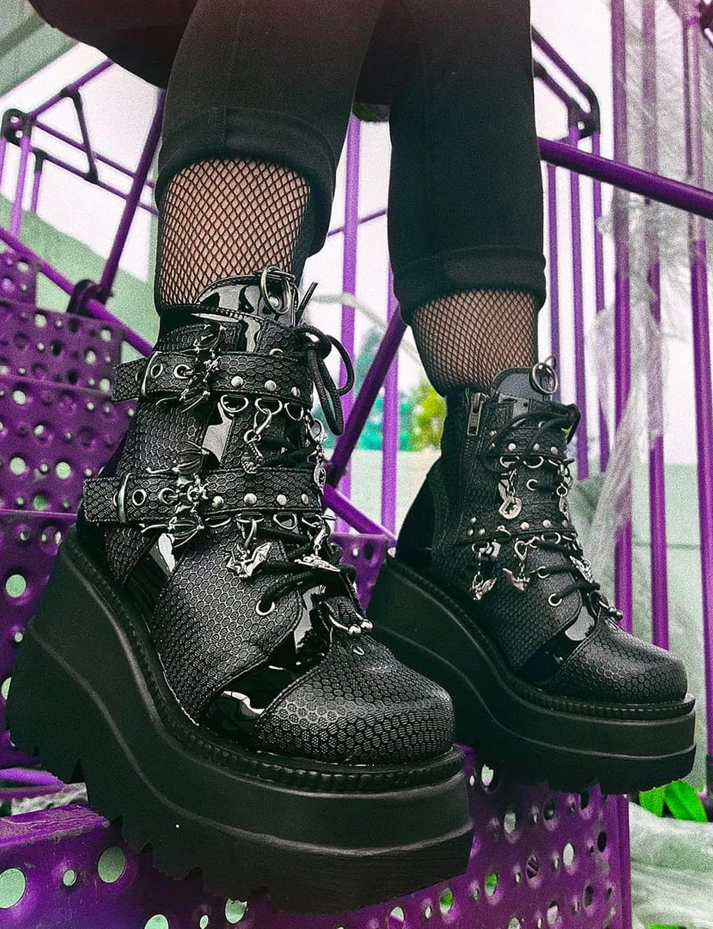 DEMONIA SHAKER 66 PLATFORM BOOTS