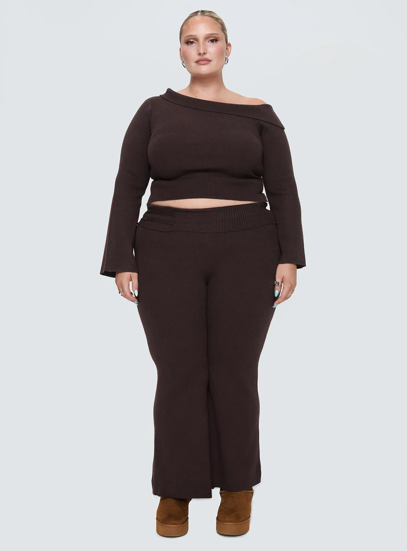 Sina Off The Shoulder Top Chocolate Curve